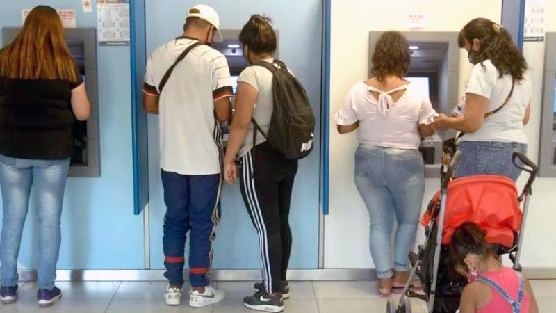 Quiénes cobran este viernes 24 de octubre de 2025